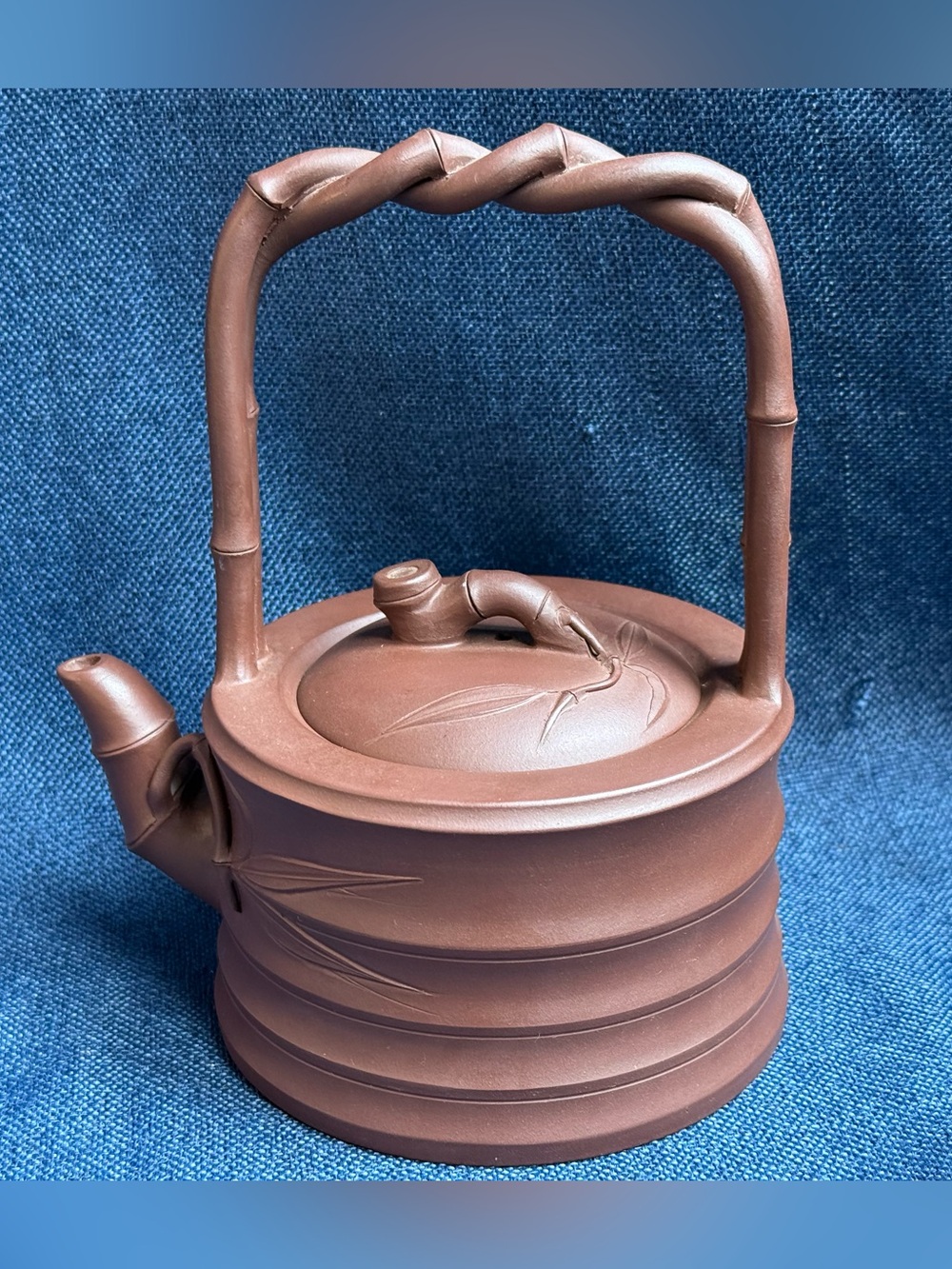 1980s Yixing Zisha Clay Teapot Signed Master Fan Hongquan Bamboo Relief 7.5 Inch